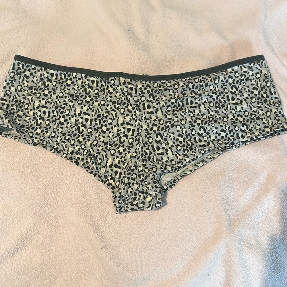 Animal print cheeky panties